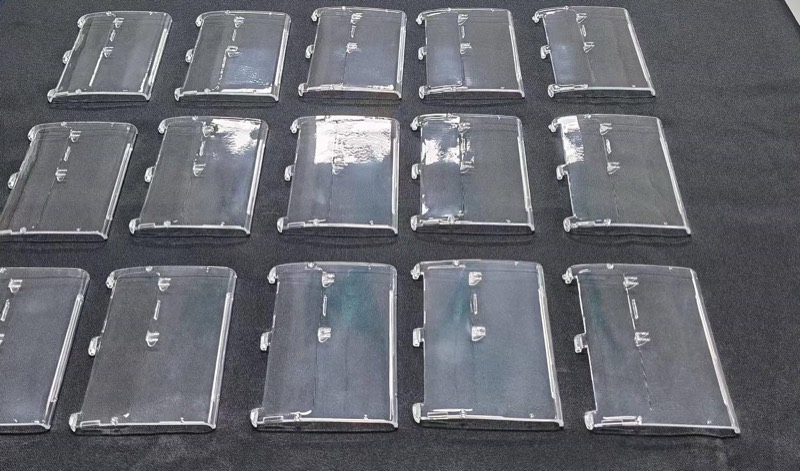 Clear high-gloss injection-moulded covers — Injection moulding