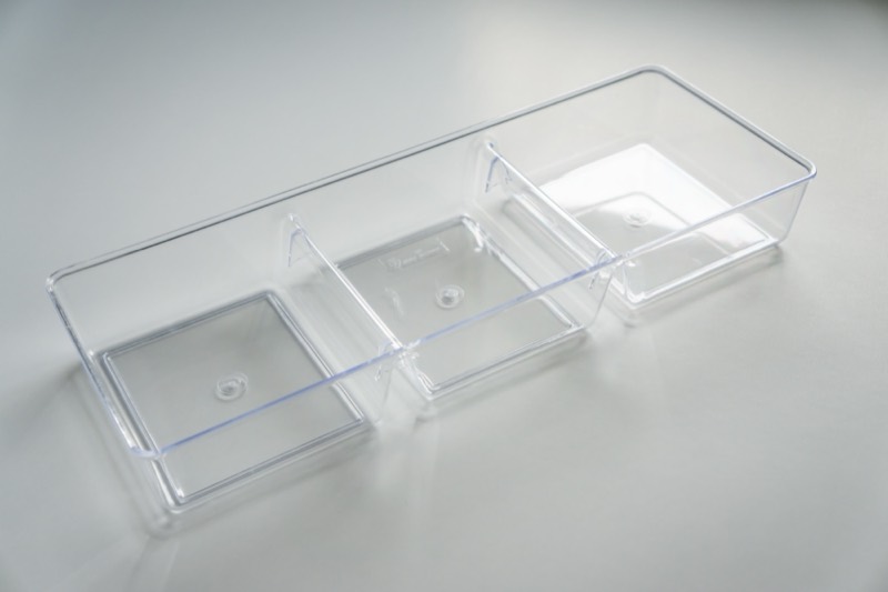Clear thermoformed three-compartment tray — Thermoforming